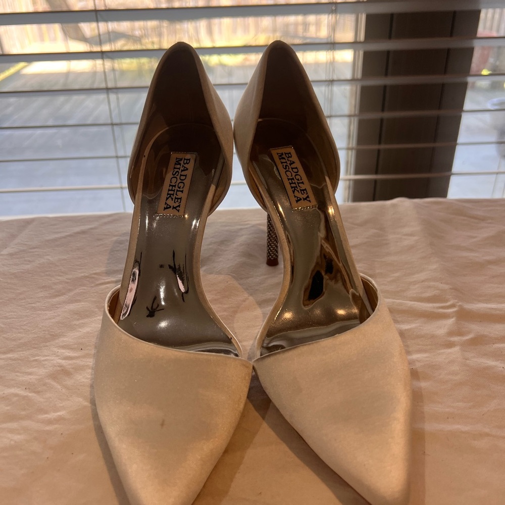 Badgley Mischka Women's white Heels